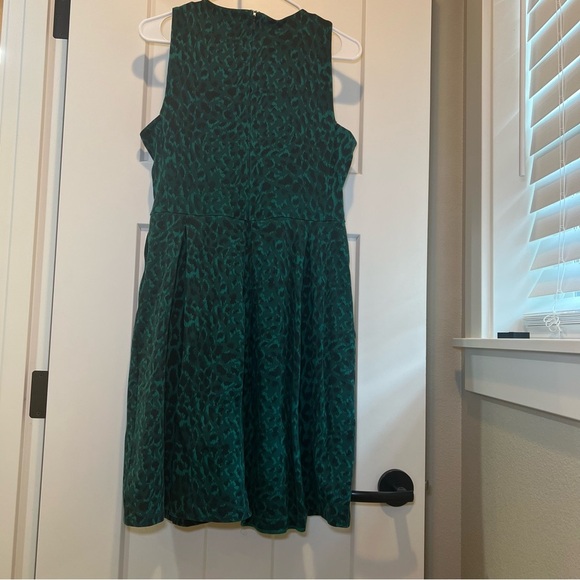 C Wonder Women’s Midi Emerald Green Leopard Dress With Pockets Pleats Size M - Picture 6 of 9